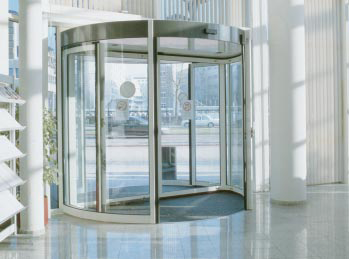 Puerta giratoria de cristal